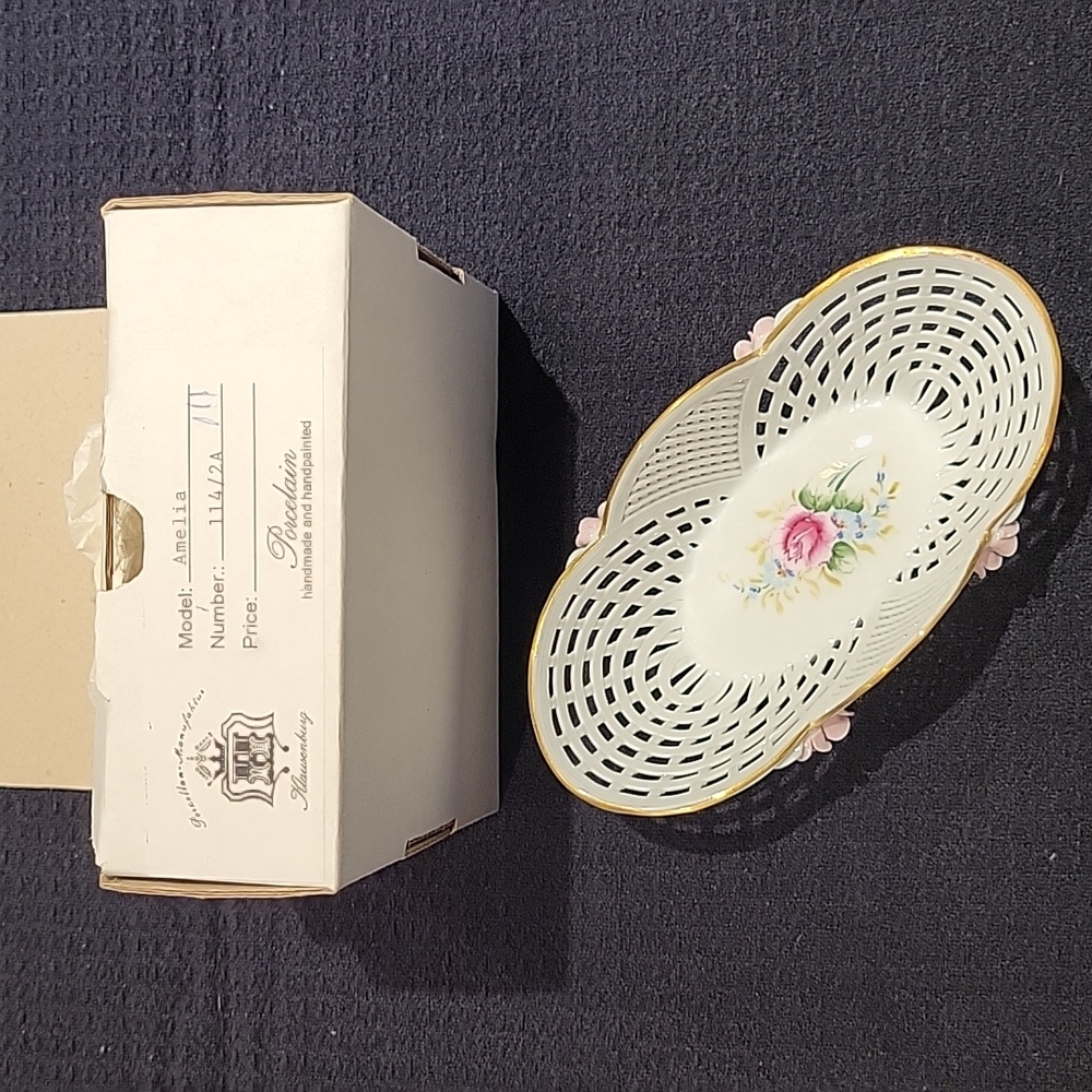 Porcelain weaved basket
